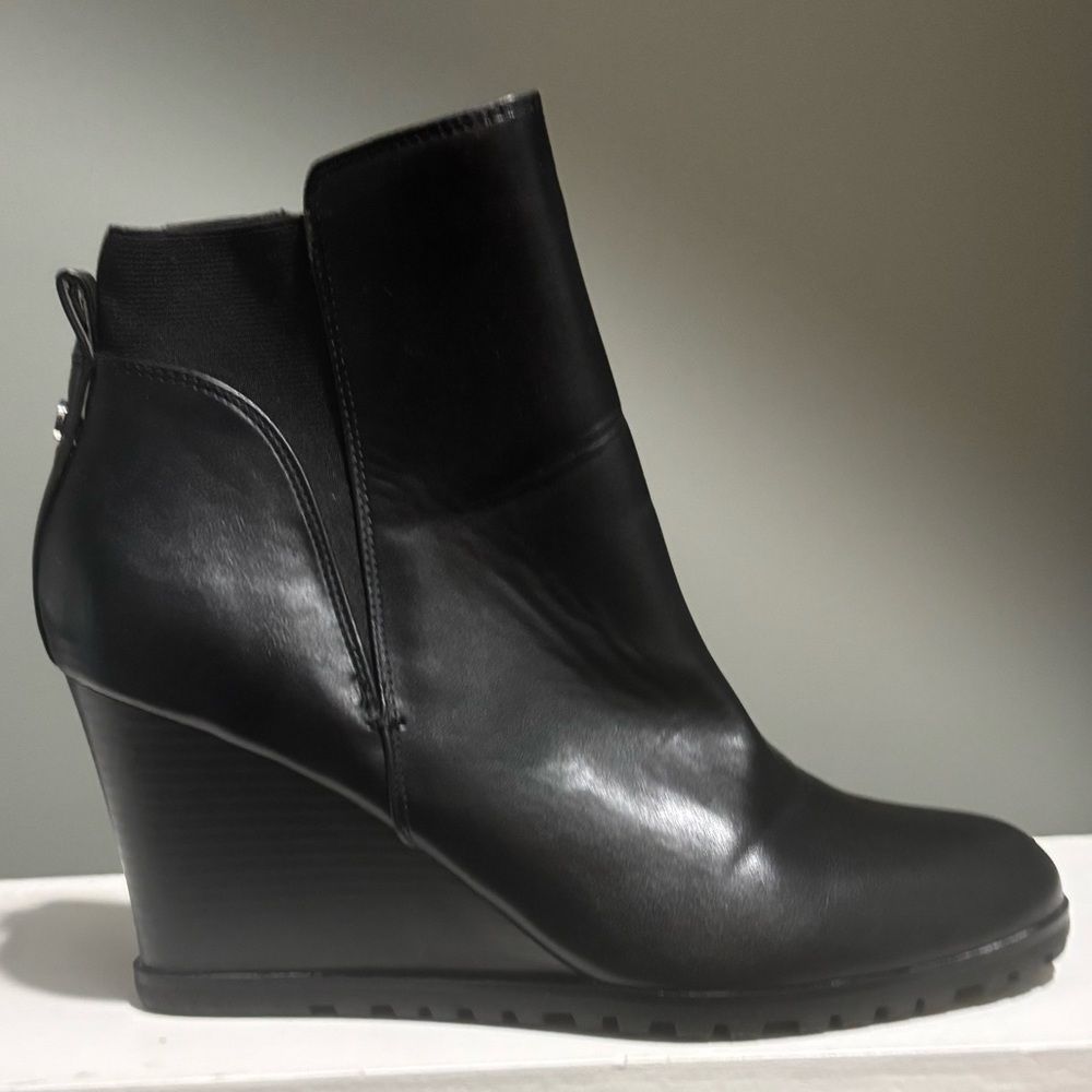 Unisa Women’s Black Platform Boot-11m